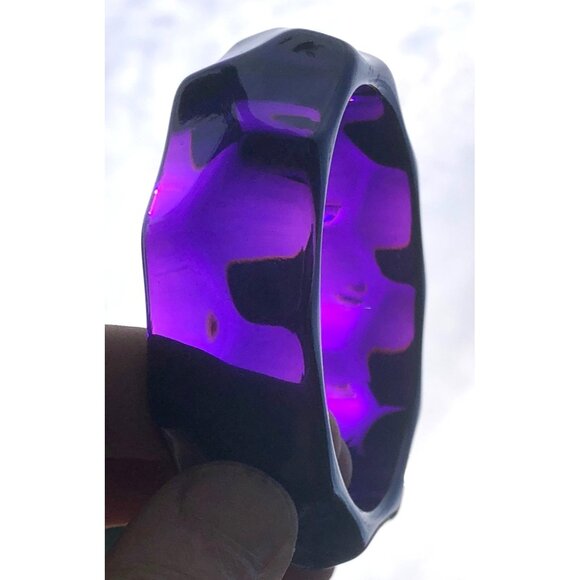 Unbranded Jewelry - Chunky 1980s Dark Purple Faceted Lucite Bangle Bracelet Optic Effect Size Small/